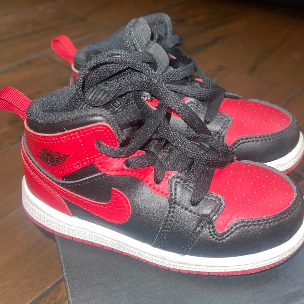 Nice Shoes . Can be wiped to look new gently worn